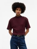 Κόκκινο T-Shirt Με Χρυσά Κουμπιά Και Λαιμόκοψη Mock  Γυναίκες