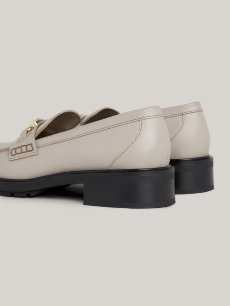 Μπεζ Δερμάτινα Loafers Με Μονόγραμμα TH  Γυναίκες