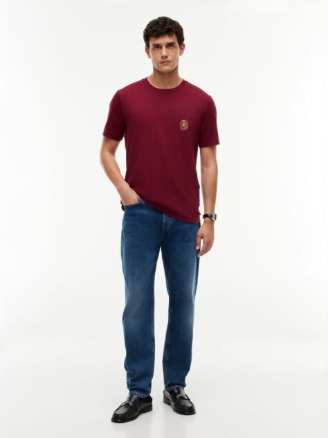 Κόκκινο Βαμβακερό T-Shirt Με Τσέπη Και Οικόσημο  Άνδρες