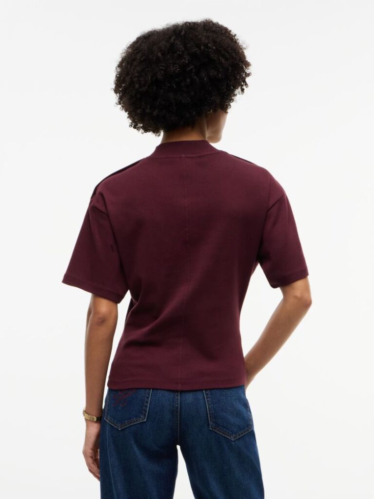 Κόκκινο T-Shirt Με Χρυσά Κουμπιά Και Λαιμόκοψη Mock  Γυναίκες