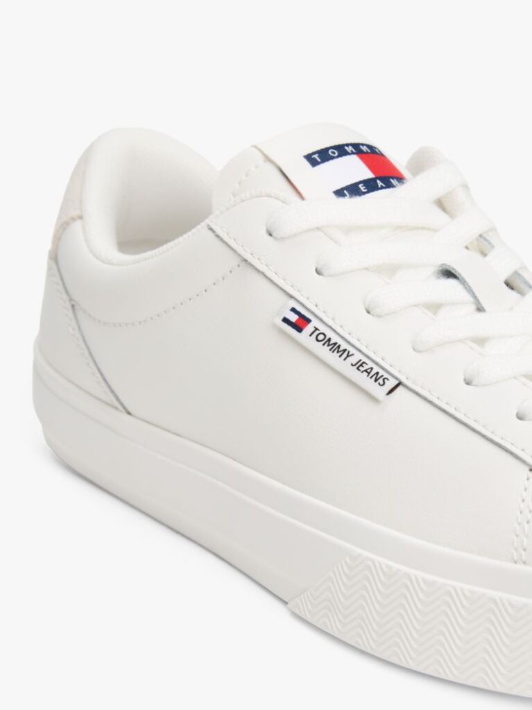 Άσπρο Essential Δερμάτινα Sneakers Με Λεπτομέρειες Σε Αντίθεση  Γυναίκες
