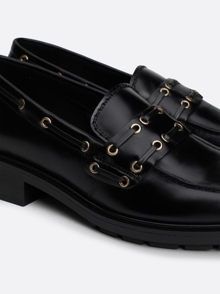 Μαύρο Δερμάτινα Loafers Με Block Τακούνι Και Λεπτομέρεια Με Οπές  Γυναίκες