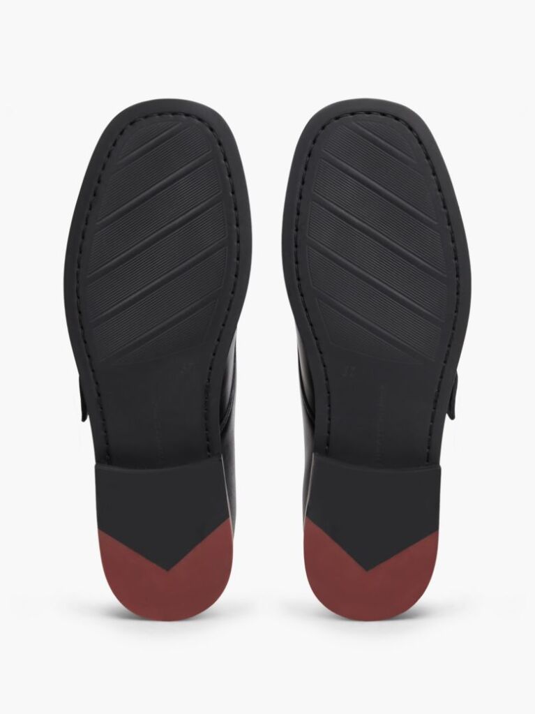 Μαύρο Δερμάτινα Loafers Με Αγκράφα Και Moc Μύτη  Γυναίκες