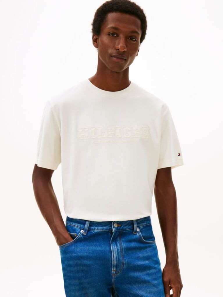 Μπεζ Άνετο T-Shirt Με Στρογγυλή Λαιμόκοψη Και Κεντημένο Λογότυπο  Άνδρες